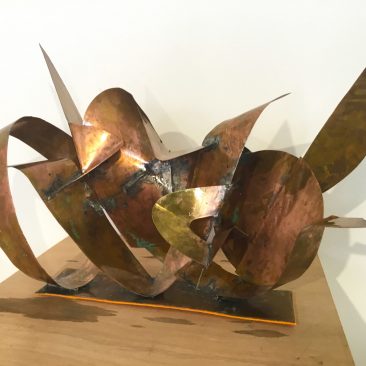 A sculpture made of bent and torched copper ribbons in original copper color with slightly different copper tones and some oxidation stains, front right view. Artwork by Dado
